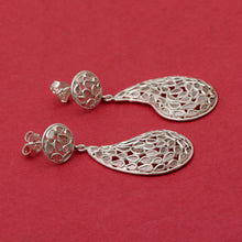 Load image into Gallery viewer, 5 CTW Diamond Polki Flower Petals Jhumka