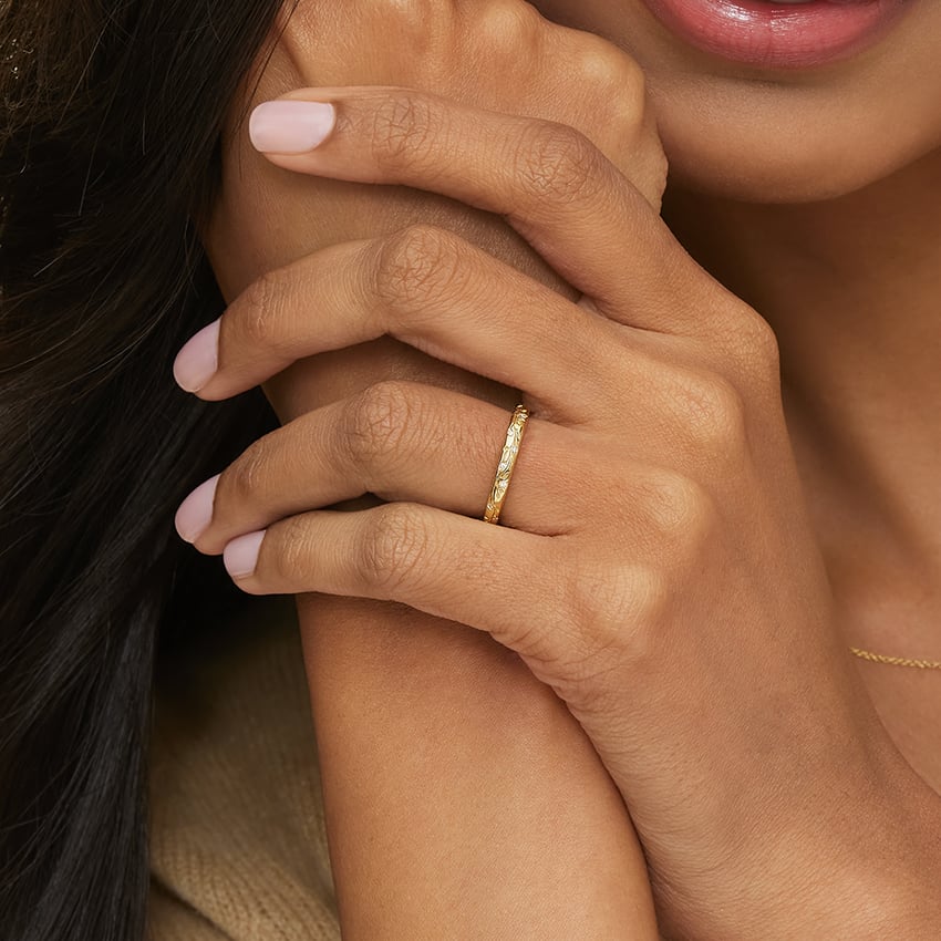 Verdure Engraved Diamond Ring in                            18K Yellow Gold