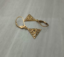 Load and play video in Gallery viewer, 0.25 CTW Natural Polki Diamond Trillion Shape Lever Back Earrings
