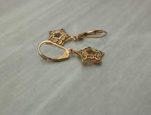 Load and play video in Gallery viewer, 0.25 CTW Natural Polki Diamond Star Shape Lever Back Earrings
